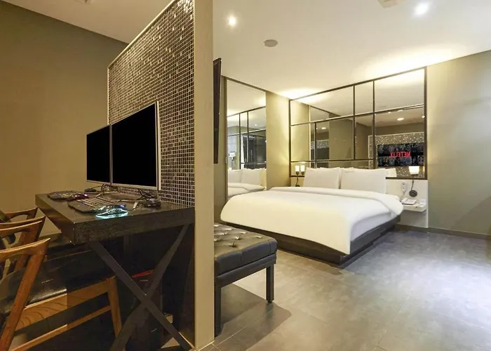 Hertz Hotel